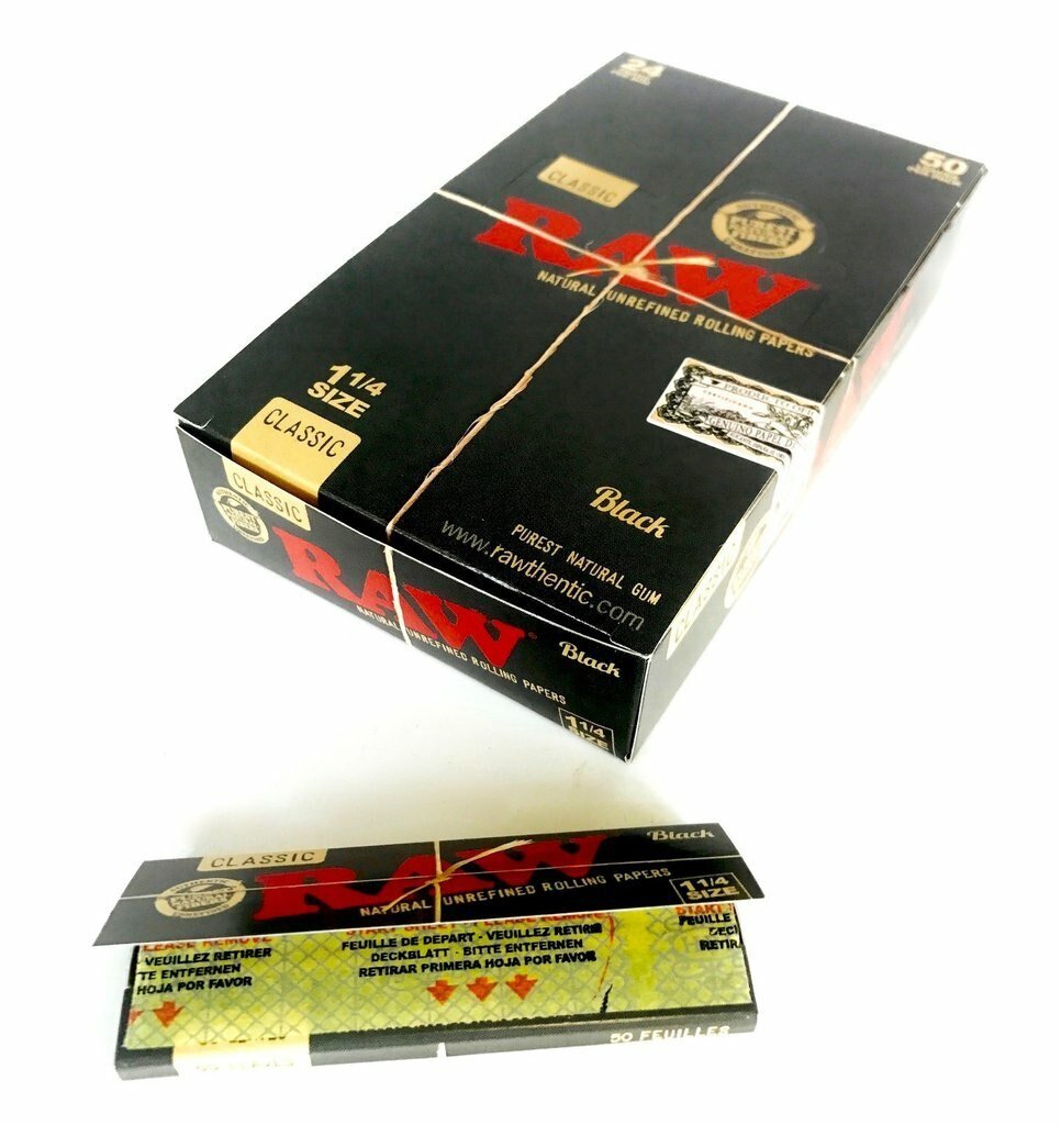 Full Box RAW Classic Black 1 1/4 Rolling Papers - greenmart.com.au